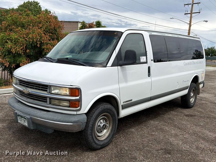2002 Chevrolet Express van - FK4594