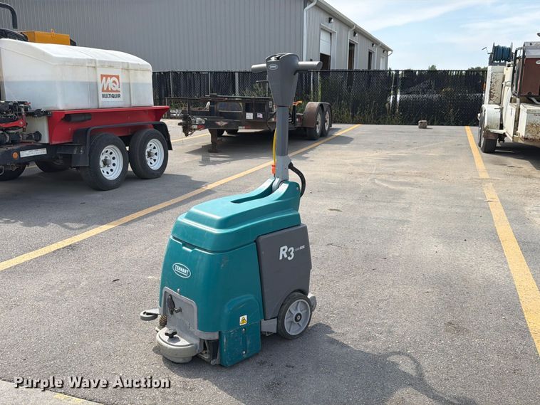 Tennant R3 floor scrubber - FP3022