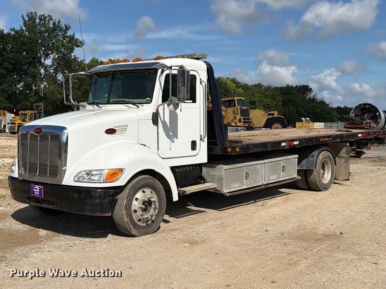 2008 Peterbilt 325 rollback truck - FT6175