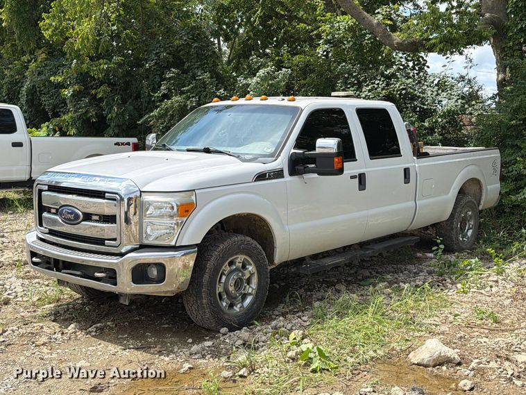 2015 Ford F250 Super Duty XLT Crew Cab pickup truck - FT6176