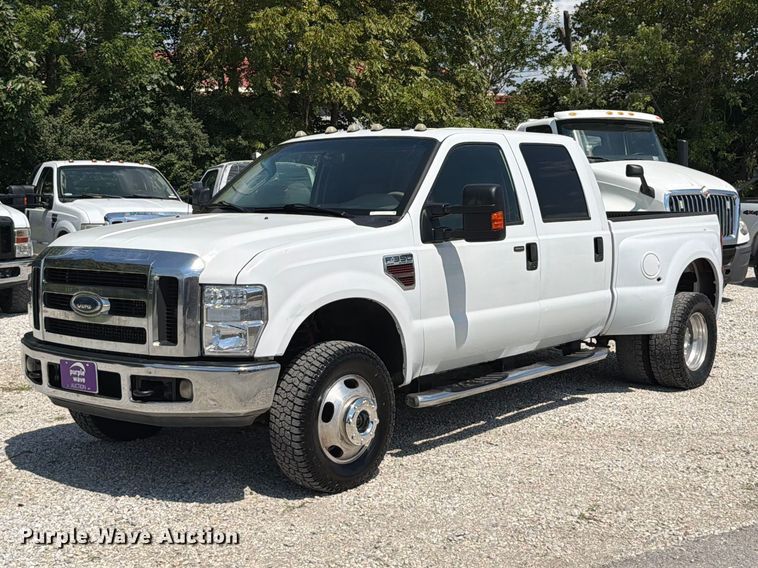 2008 Ford F350 Super Duty Crew Cab pickup truck - FT6200