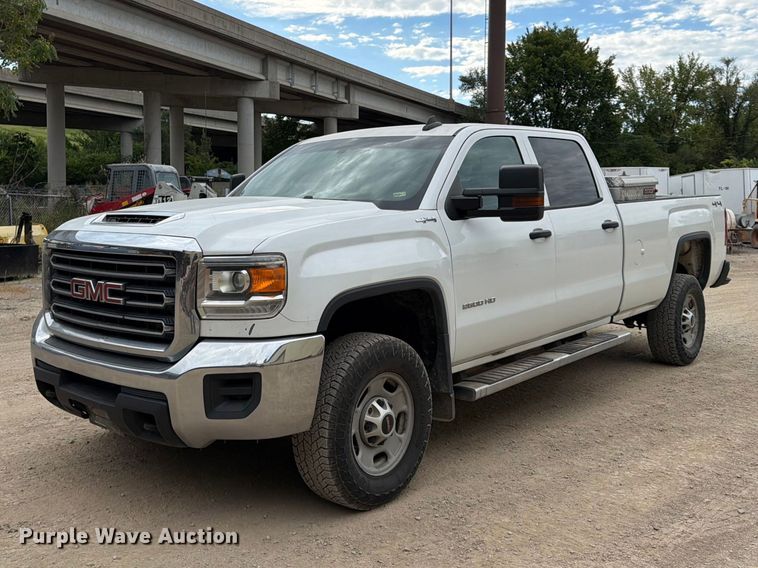 2017 GMC Sierra 2500HD Crew Cab pickup truck - FU4583