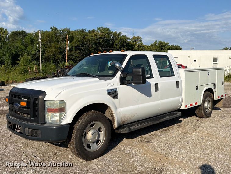 2008 Ford F350 Super Duty Crew Cab utility bed pickup truck - FU4589