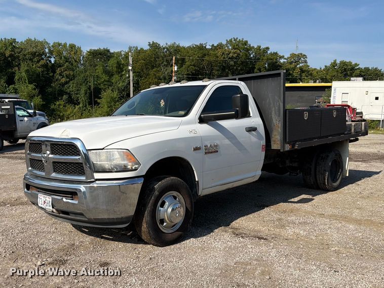 2016 RAM 3500 flatbed pickup truck - FU4590