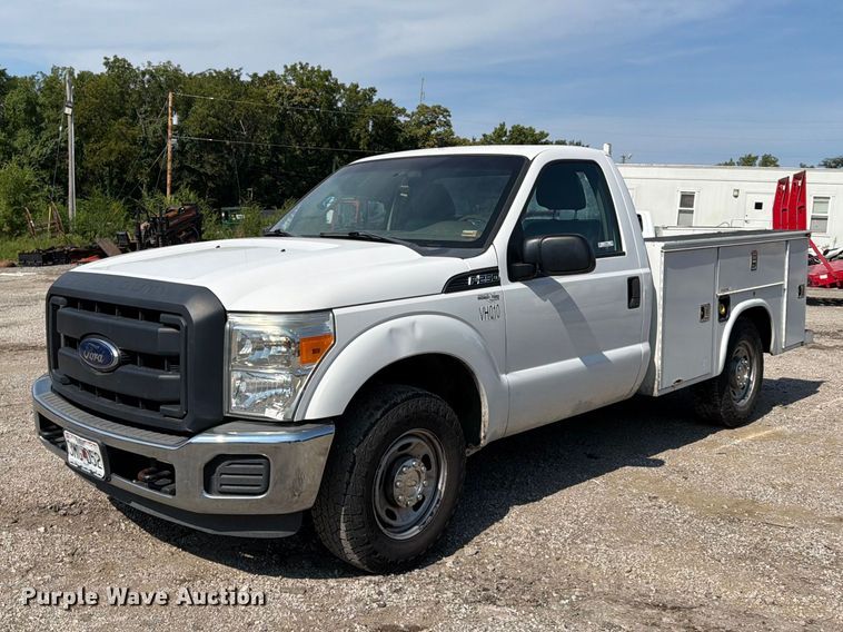 2013 Ford F250 Super Duty utility bed pickup truck - FU4592