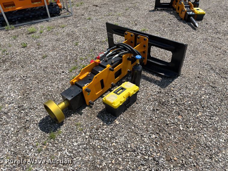 2026 D680 skid steer pile hammer - MQ9075