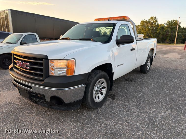 2007 GMC Sierra 1500 pickup truck - MQ9142