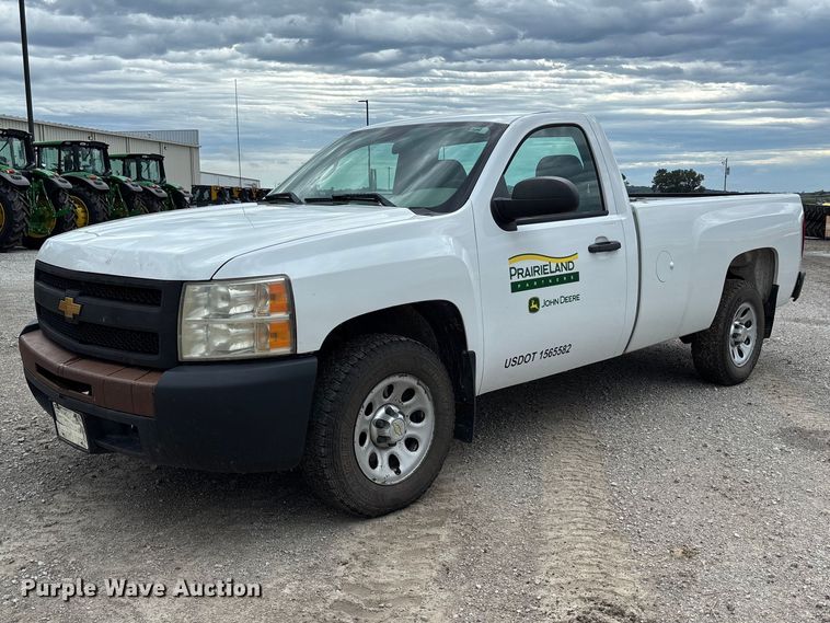 2013 Chevrolet Silverado 1500 pickup truck - NM9942