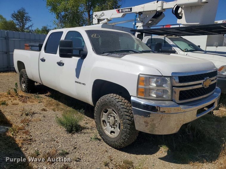 2012 Chevrolet Silverado 2500HD Crew Cab pickup truck - YA3458