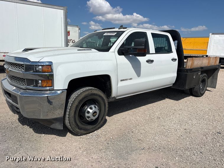 2019 Chevrolet Silverado 3500HD Crew Cab flatbed pickup truck - YA4623