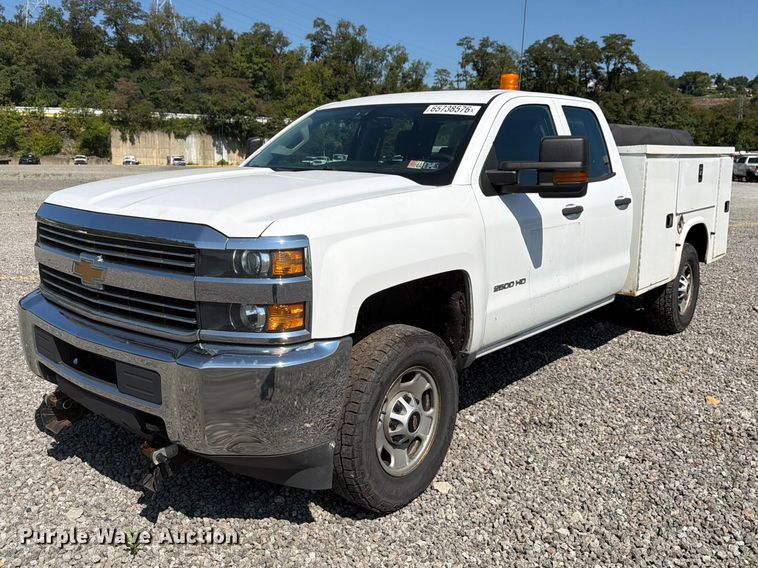 2018 Chevrolet Silverado 2500HD Ext. Cab utility bed pickup truck - YA4635