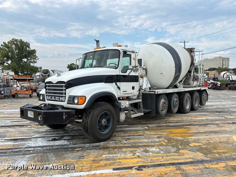 2004 Mack Granite CV713 ready mix truck - DN6669