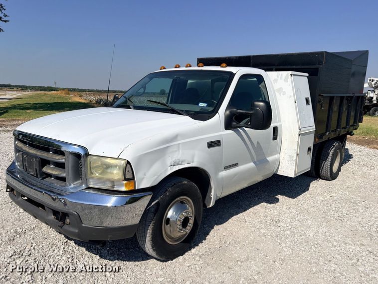 2002 Ford F-350 chipper truck - DU1533