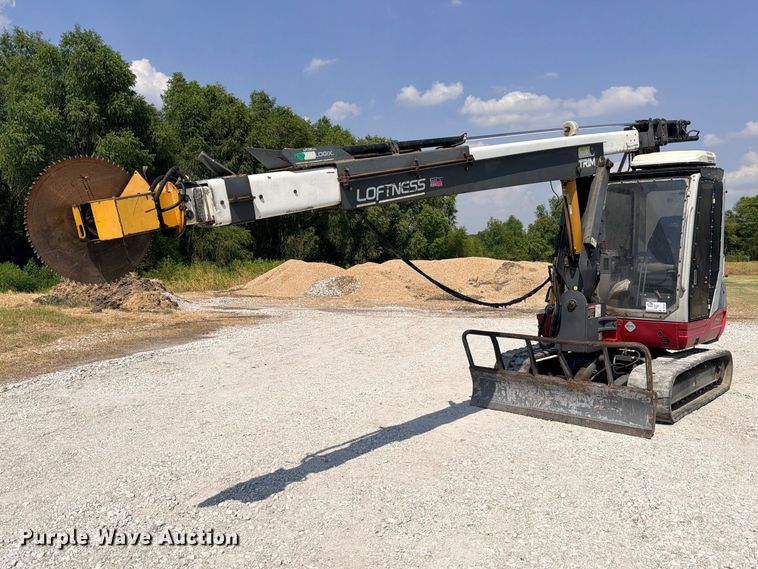 2011 Takeuchi TB250 tree trimmer - DU1537