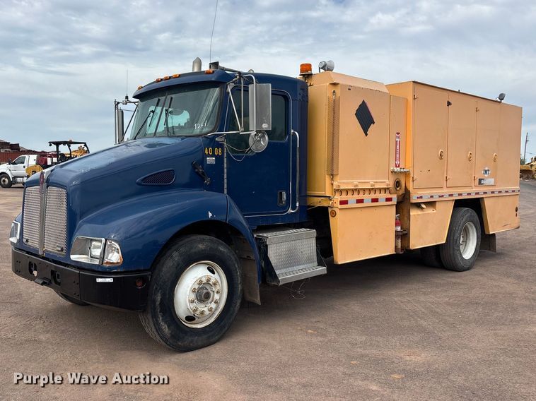 2007 Kenworth T300 fuel / lube truck - EL2606