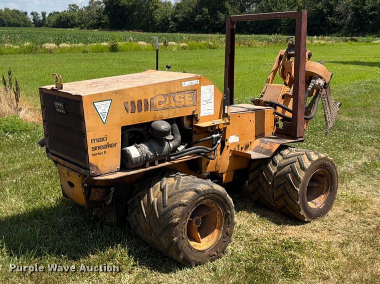 1989 Case MAXI Sneaker Series B vibratory cable plow - EM2292