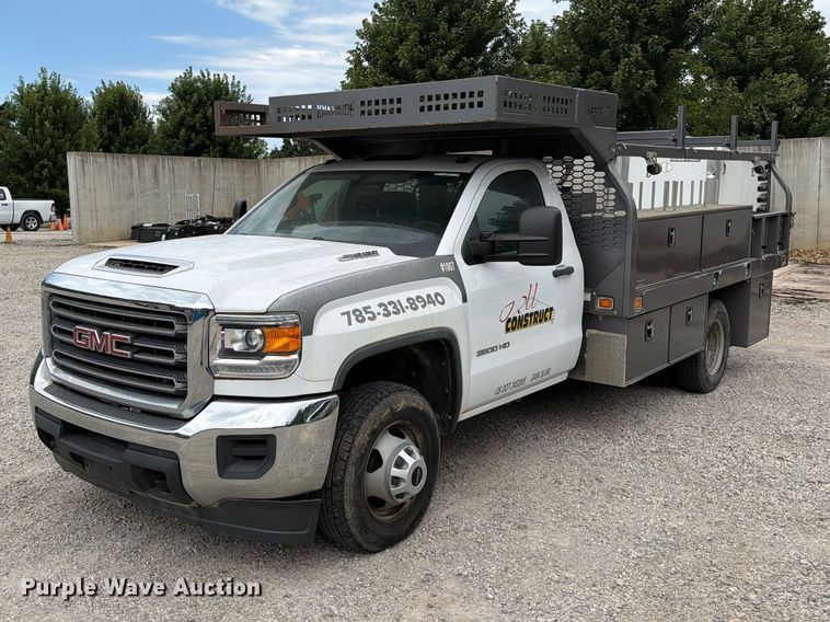 2017 GMC Sierra 3500HD flatbed pickup truck - EO8726