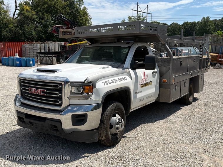 2017 GMC Sierra 3500HD flatbed pickup truck - EO8727