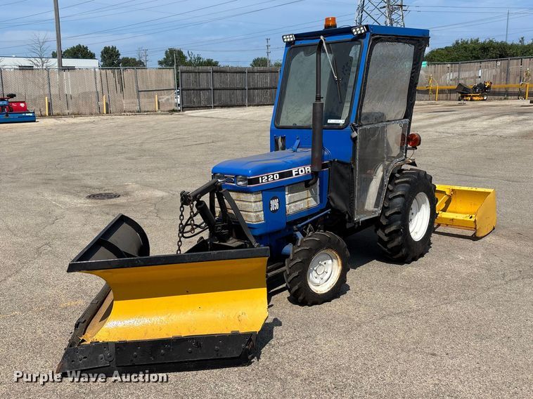 1991 Ford 1220 MFWD tractor - ER3258