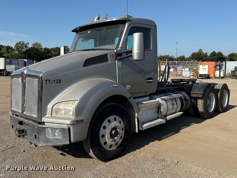 2019 Kenworth T880 semi truck - EV6114