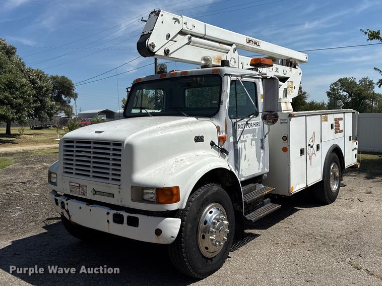 2001 International 4700 bucket truck - EV6122