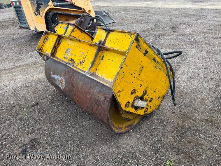 Essick VR54T skid steer roller - EW2211