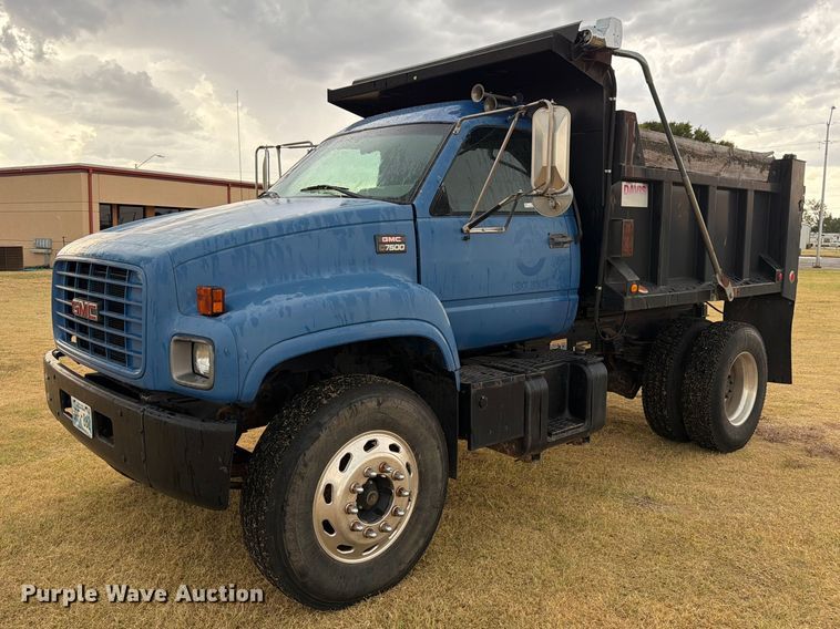 2002 GMC C7500 dump truck - EX0017