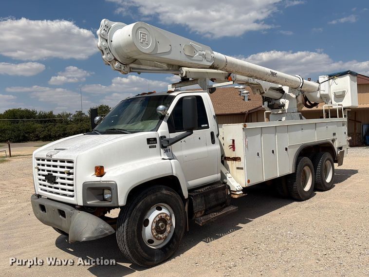 2006 Chevrolet C8500 bucket truck - EX4151
