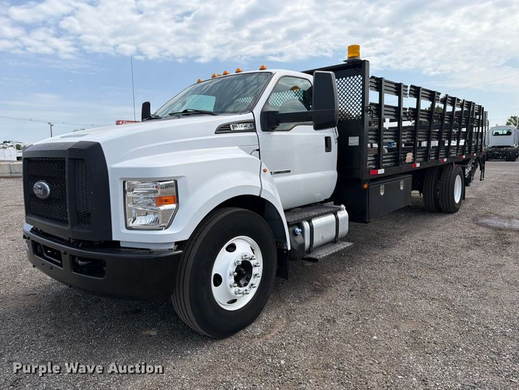 2018 Ford F650 Super Duty flatbed truck - FB4985