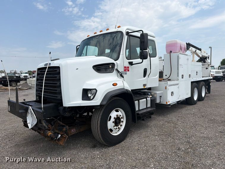 2013 Freightliner 108SD utility / service truck - FB5010
