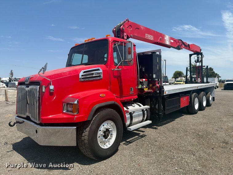 2014 Western Star 4700 crane truck - FB5051