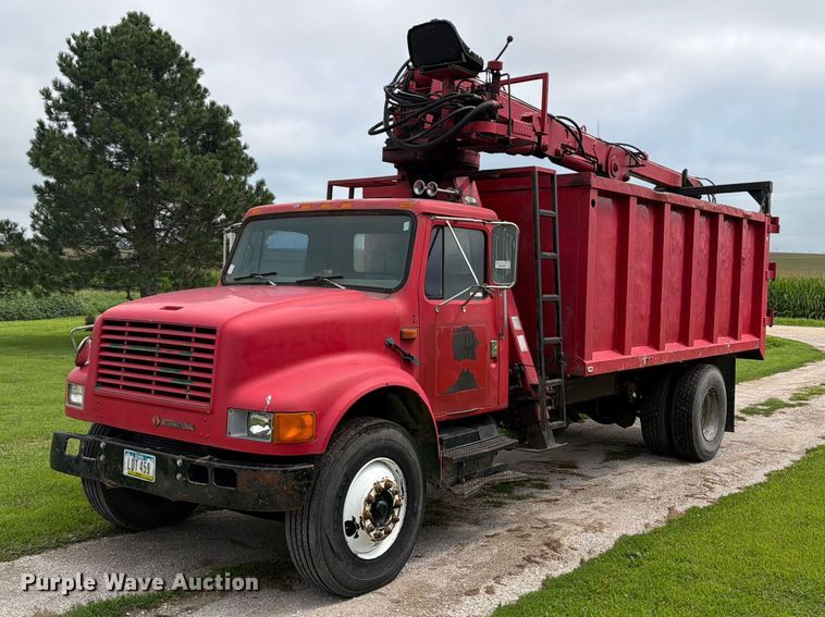 1996 International 4700 grapple truck - FB5926