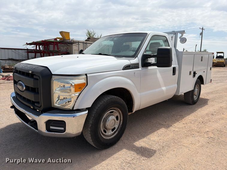 2013 Ford F250 Super Duty utility bed pickup truck - FI0367
