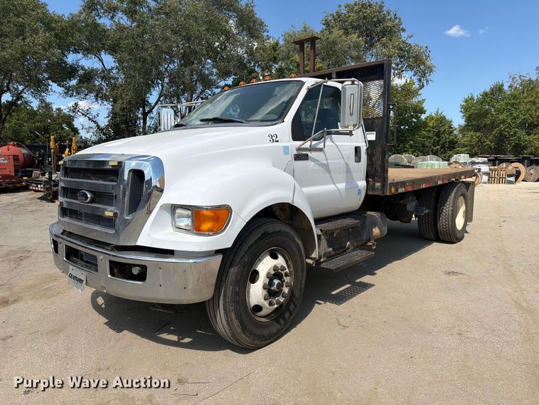2011 Ford F750 flatbed truck - FK3667