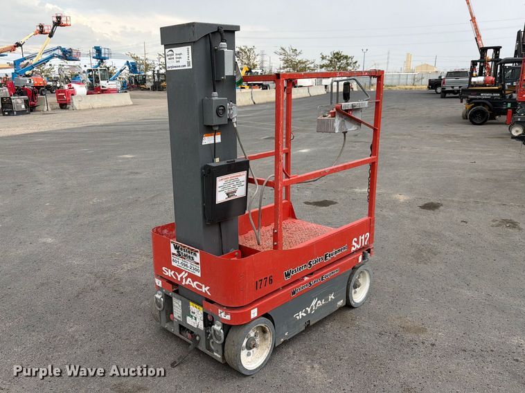 2017 Skyjack SJ12 vertical lift - FK4592