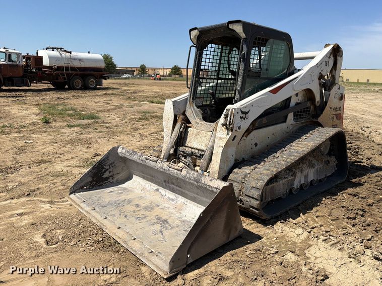 2021 Bobcat T740 tracked skid steer loader - FK5076