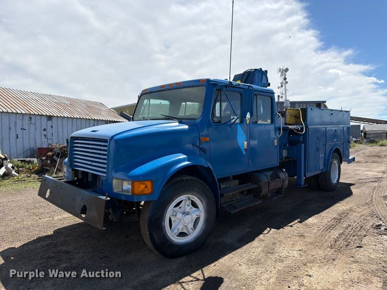 1990 International 4700 Crew Cab utility / service truck - FM7631