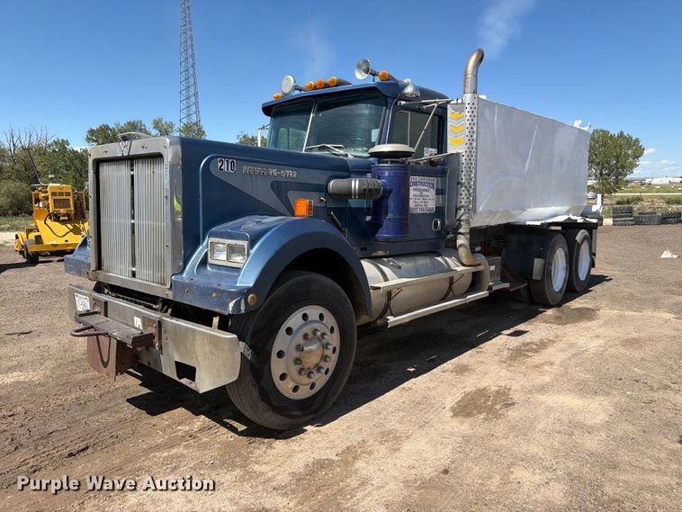 1982 Western Star 4900 water truck - FM7632