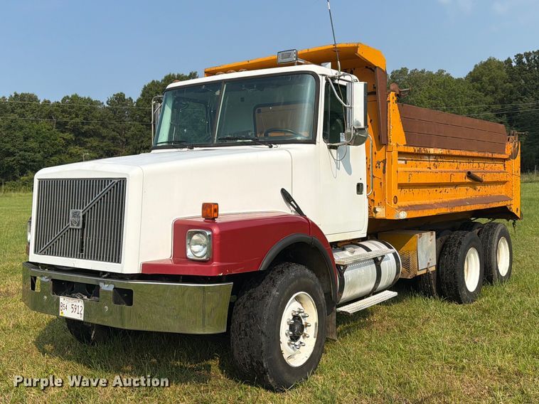 2001 Volvo WG dump truck - FN2026