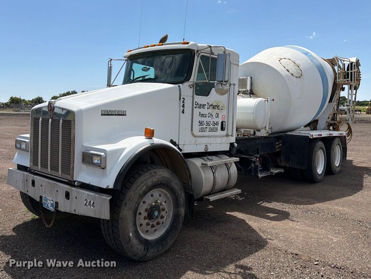 2012 Kenworth W900 ready mix truck - FN2564
