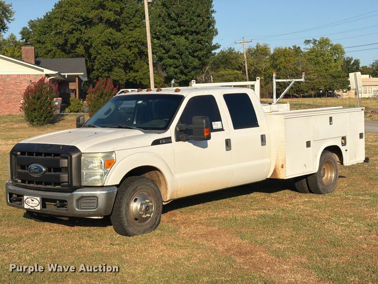 2011 Ford F350 Super Duty Crew Cab utility bed pickup truck - FN2574