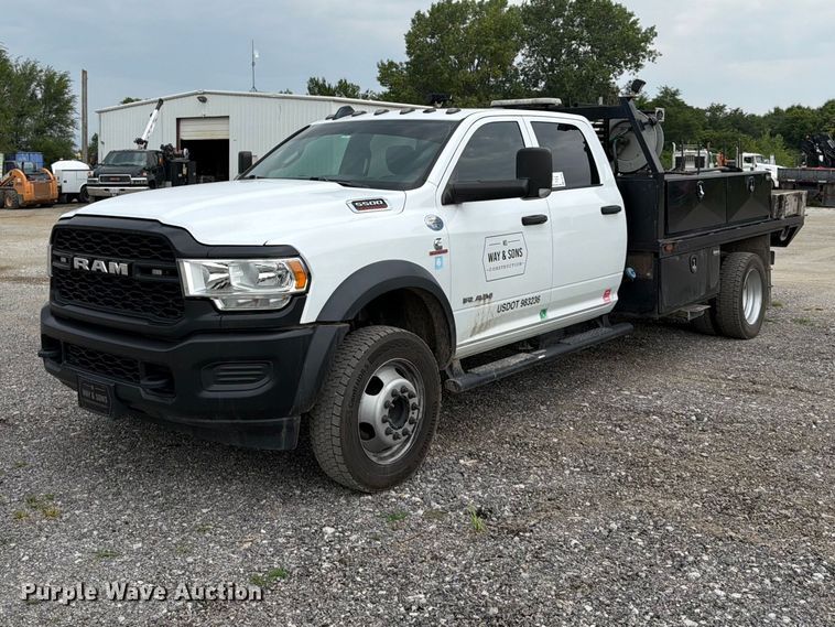 2022 RAM 5500 Crew Cab flatbed truck - FN5798