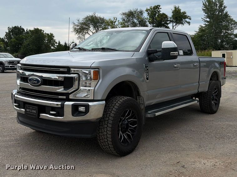 2022 Ford F250 Super Duty XLT Crew Cab pickup truck - FN5800
