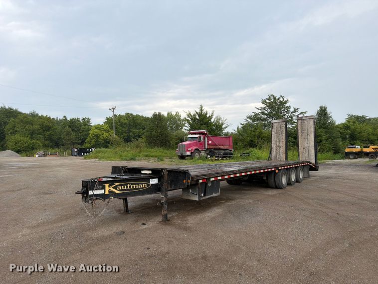 2016 Kaufman Trailers equipment trailer - FN5811
