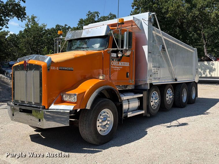 2009 Kenworth T8 Series dump truck - FN5820