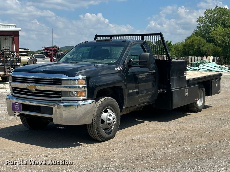 2015 Chevrolet  Silverado 3500HD flatbed pickup truck - FT6021