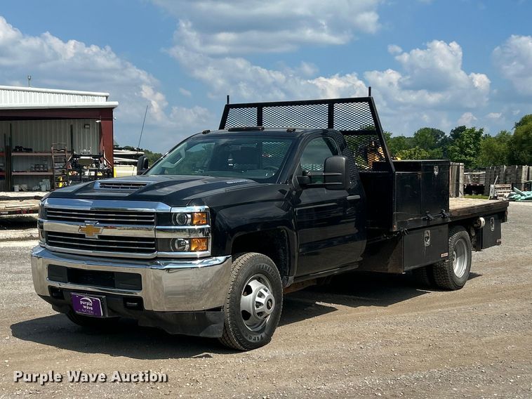 2017 Chevrolet  Silverado 3500HD flatbed pickup truck - FT6022
