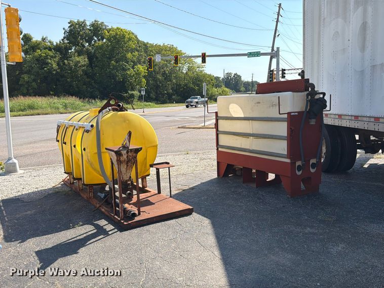 (2) mud mixing tanks - FT6202
