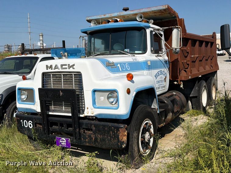 1989 Mack R690ST dump truck - FT6216