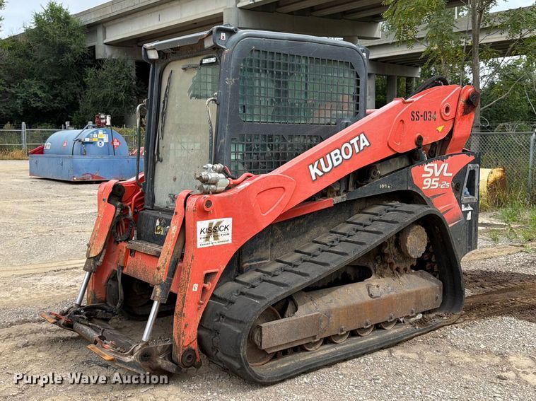 2019 Kubota SVL95-2S tracked skid steer loader - FU4586